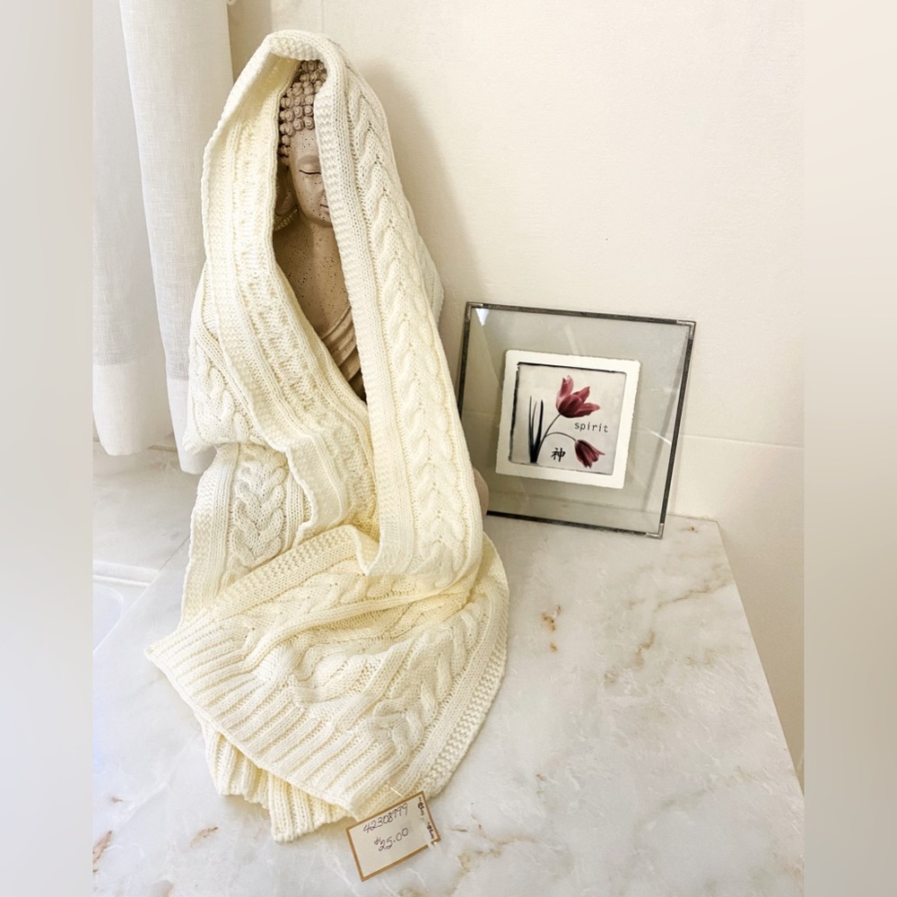NWT Isotoner scarf